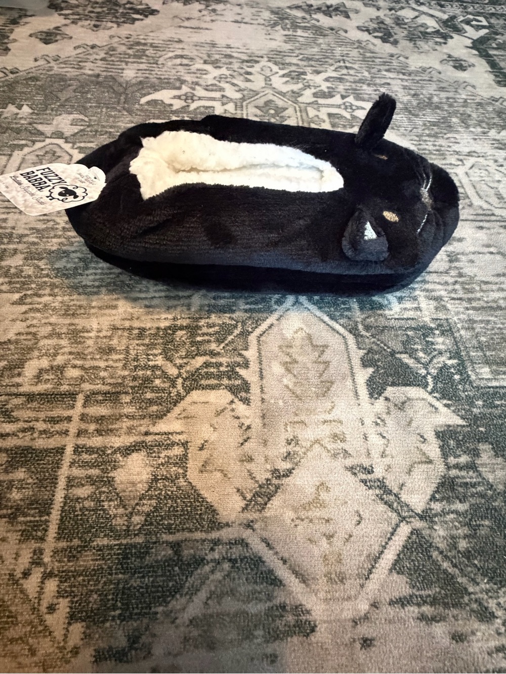 Fuzzy Babba brand black cat slipper women’s size M/L shoe size 8-10
